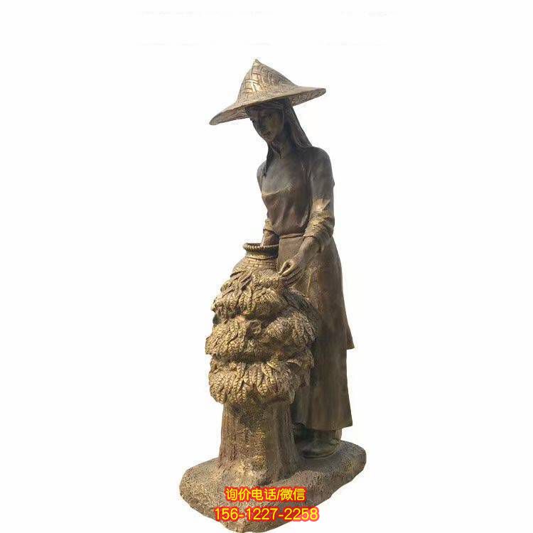 玻璃鋼女孩雕塑，為園林增添靈動(dòng)人物氣息