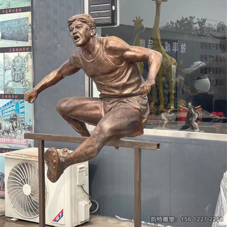 玻璃鋼跨欄運動員雕塑，體育運動主題雕塑加工定做