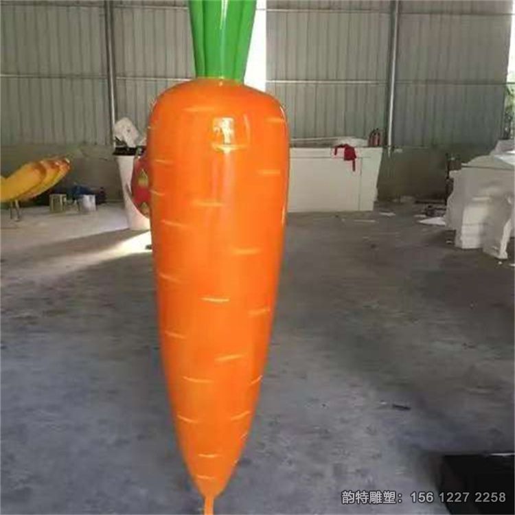 大型仿真胡蘿卜雕塑案例參考，玻璃鋼水果蔬菜雕塑圖片