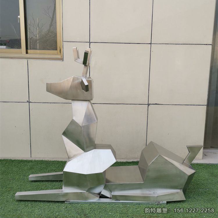 不銹鋼幾何鹿雕塑設(shè)計 添加了幾何元素造型簡潔時尚